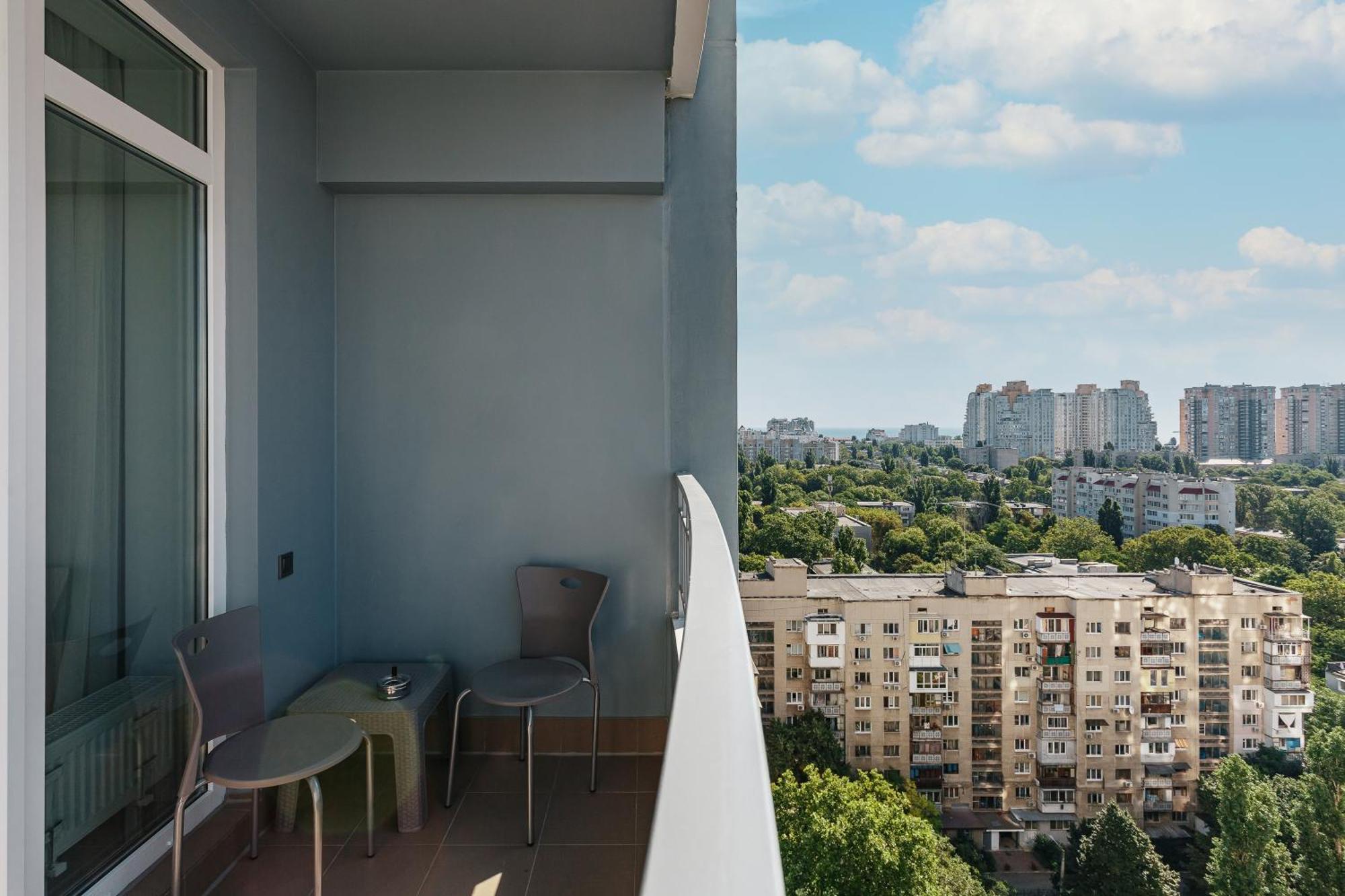Premium Apartments Four Seasons Odesa Exterior photo